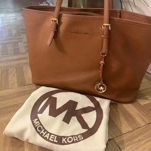 Authentic MK Jet Set Travel Medium Carryall Tote
